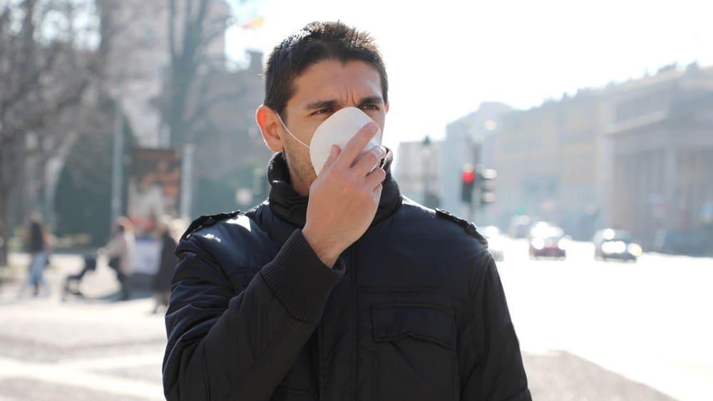 Pakai Facemask Bila Keluar Rumah? Mungkin Tak Perlu, Kecuali Jika Anda Sakit!