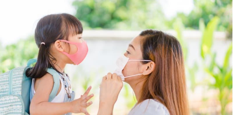 Bimbang Kalau COVID-19 Belum Pulih Sepenuhnya Lagi, Ini 7 Cara BIJAK Nak Terangkan Kepada Anak