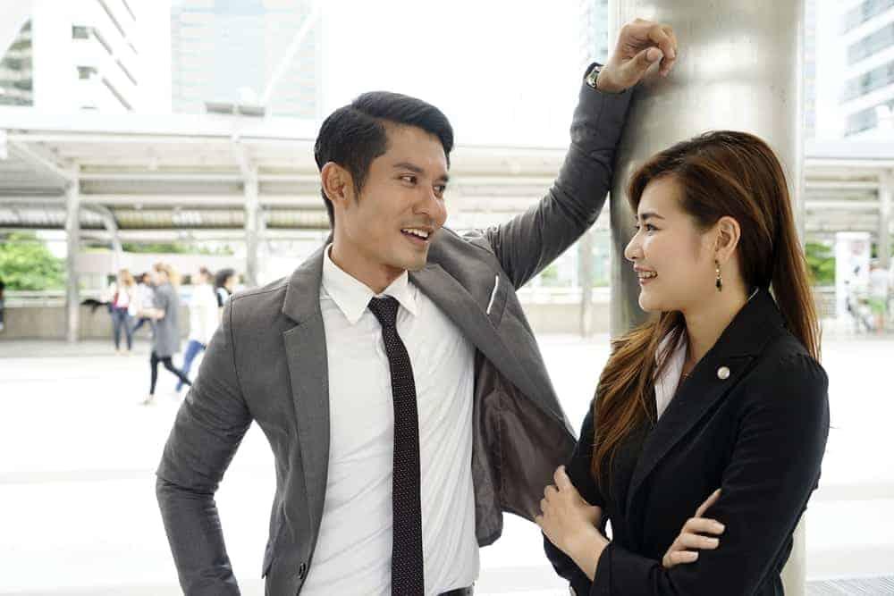 Bercinta Dengan Rakan Sekerja? Ini Pro & Kontra Yang Anda MESTI Tahu!