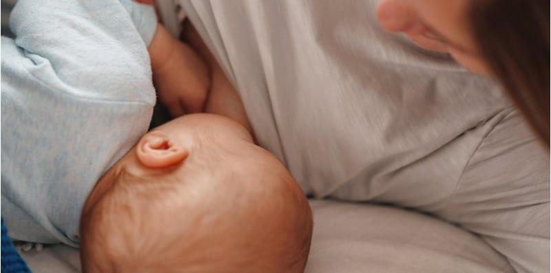 Susu Time! Mama, Ini 7 Cara Bangunkan Bayi Untuk Menyusu!