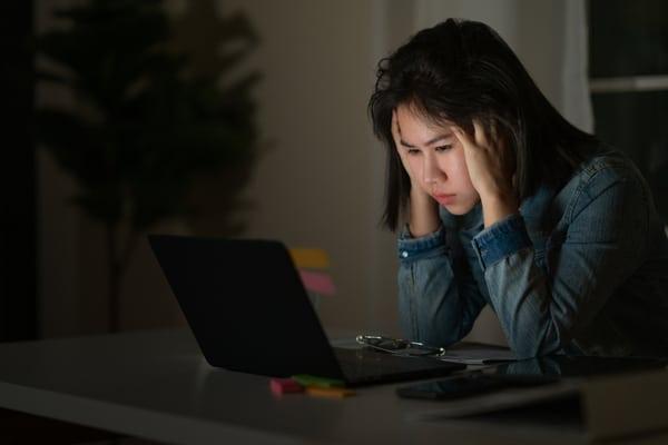 Alami Burnout Sewaktu Bertugas? Ikuti 7 Tip Ini Untuk Bantu Anda Kurangkannya