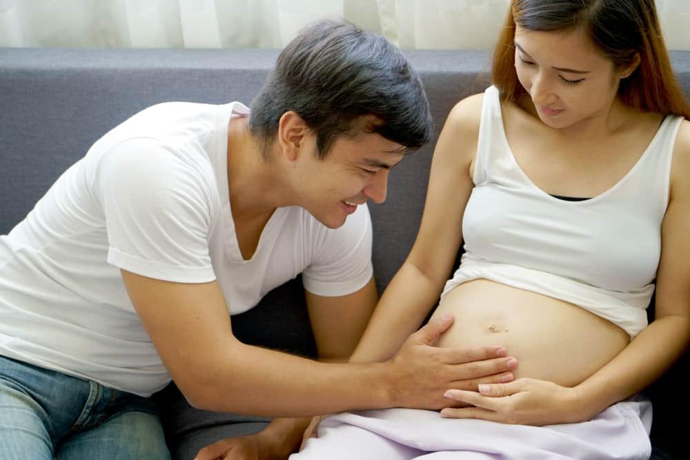 Opsss, Isteri Hamil Tapi Suami Yang Kena Alahan? Ini 7 Tanda Ia Mungkin Sindrom Couvade