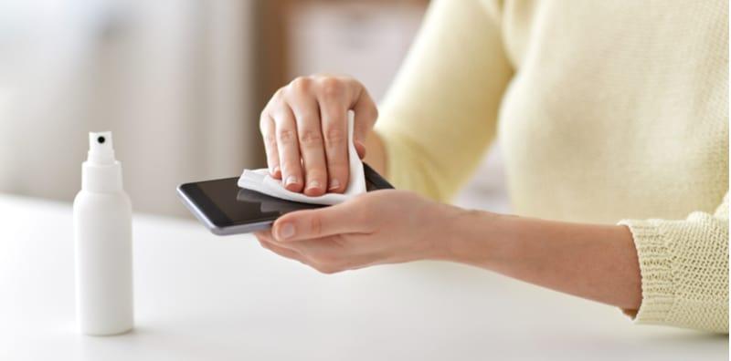 Lepas Balik Kerja Atau Balik Beli 'Grocery', JANGAN Lupa Lap Handphone, Takut  COVID-19 'Melekat'!