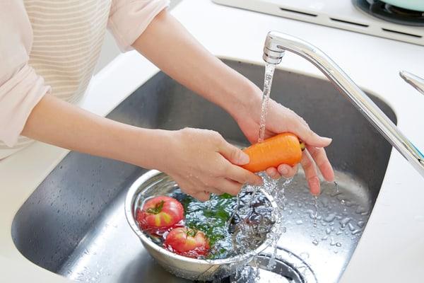Cuci Sayur Guna Sabun? Ini Mengarut! Bukan Saja Tak Hapus COVID-19, Tapi Juga Bahaya