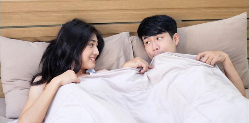 Jangan Malu Untuk Ajak Pasangan Berasmara, Mulakan Langkah Dengan 5 Cara Ini!