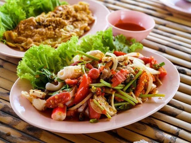 Suka Makan Pedas Sewaktu Berbuka? Ini RISIKO Yang Akan Jadi Pada Tubuh Anda