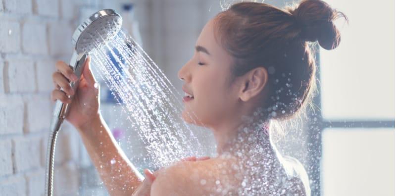 Ibu Lepas Bersalin, Ikut 8 Syarat Ini Kalau Nak Mandi (Klu: Ibu Czer Tak Boleh Mandi SEBULAN!)