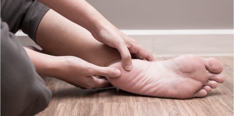 Sapu Minyak & Urut Bukan Solusi Sakit Tumit Kaki, Ada Yang Perlu Pemeriksaan Pakar!