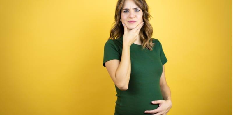 Jangan Pelik! Suara Ibu Hamil Boleh Berubah Semasa Trimester Ke-3, Ini Sebabnya!