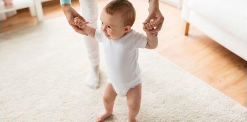 Anak Sudah Masuk 1 Tahun Tapi Masih Belum Jalan? Ini 3 Peringkat Perkembangan Bayi