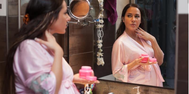 Takut Tengok Muka Sendiri Semasa Hamil? Ini 5 Perubahan Fizikal Yang Bakal Ibu Lalui!