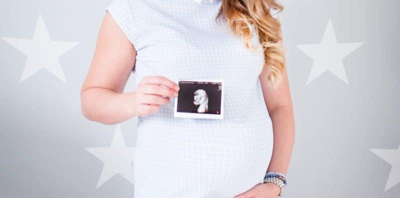 Wah Seronoknya Sudah Masuk Trimester Kedua Kehamilan! Ibu Jangan Culas Periksa Kandungan, Ya!