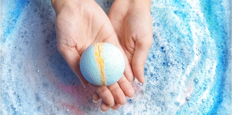 Sebelum Nak Cuba Pakai Bath Bomb, Ambil Tahu Dulu Bahananya Pada Kulit & Faraj!