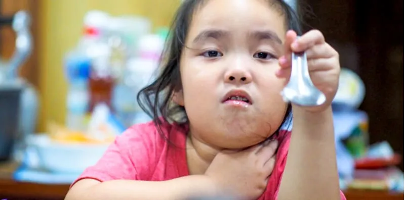 Anak Tercekik Anggur? Mama, JANGAN LAKUKAN 3 Perkara Ini Jika Si Manja Tercekik Makanan!