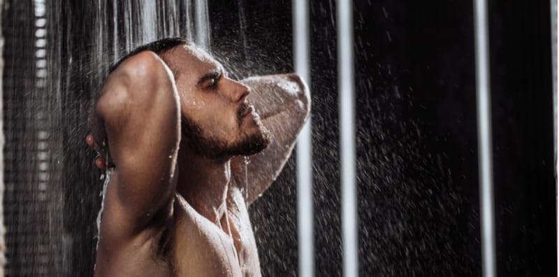 Kalau Nak Kulit Sihat JANGAN Mandi Lama, Mandi Ala P.Ramlee Pun Tak Boleh! Ini Sebabnya