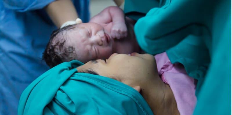 Pilih Bersalin Czer Sebab Tak Nak Sakit? Nanti Dulu, Ibu! Dengarnya Ada Risiko Anak Dapat Asma