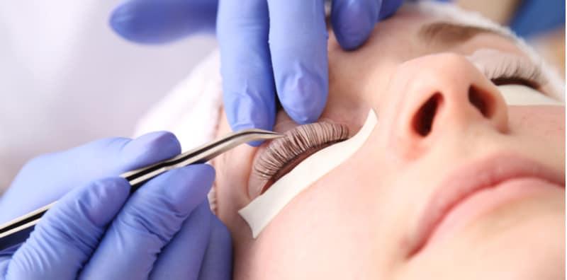 Nak Buat 'Eyelash Lifting' Untuk Bulu Mata Lentik? Kena Tahu 6 Risiko Ini Dulu!