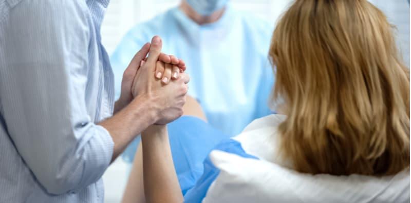 saat-bersalin-melihat-cermin