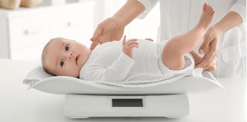 Ibu Runsing Si Manja Tak Cukup Berat? Bertenang, Ini Carta Berat Normal Bayi Ikut Umur