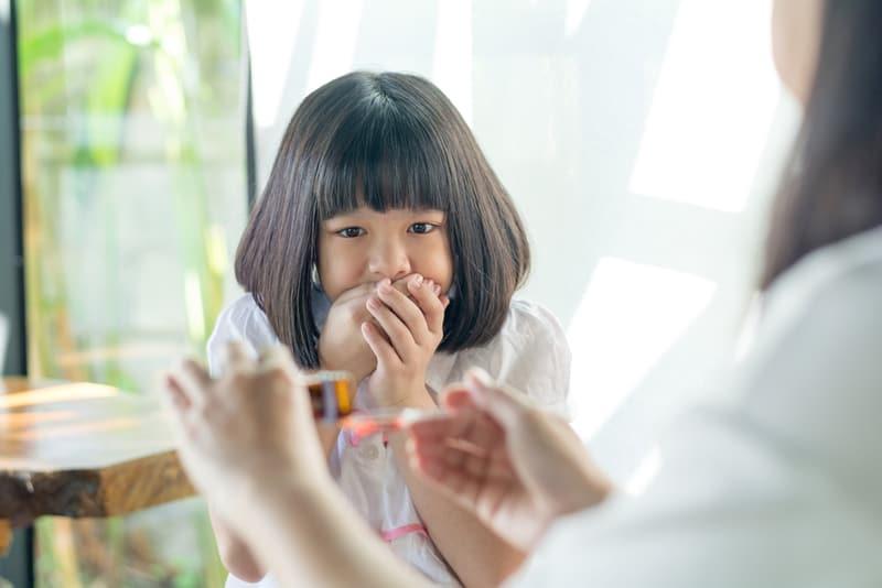 Kenapa Ibu Bapa Tak Boleh Bagi Anak Makan Ubat Batuk Sembarangan?