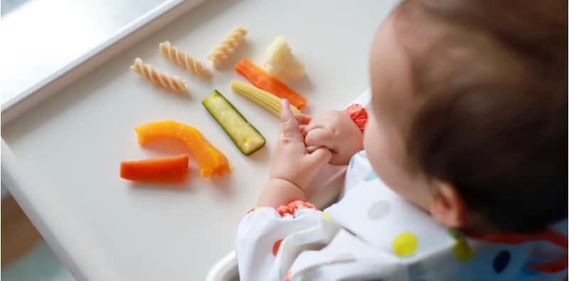 Bayi Sudah Masuk Usia 8 Bulan? Ibu Boleh Mula Bagi Si Manja Finger Food, Baik Untuk Skil Motor