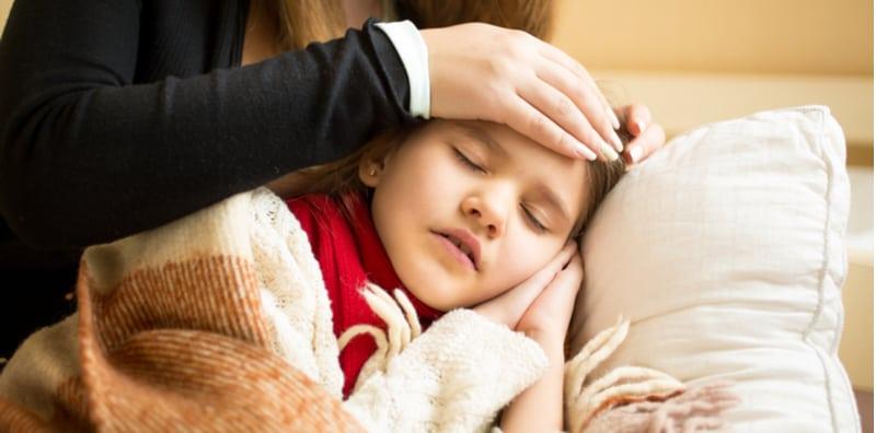 8 Keadaan Ini Berisiko Jadi Punca Anak SAKIT, Mama Papa Kena Ambil Tahu