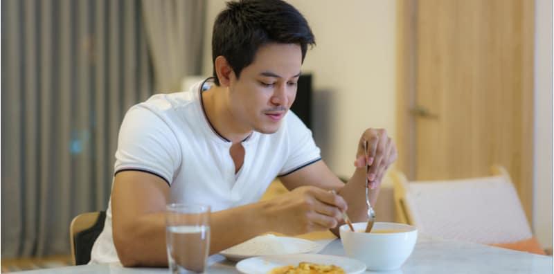 Siapa Kata Orang Berdiet Tidak Boleh Makan Malam? Ini 9 Makanan Sesuai Di Malam Hari