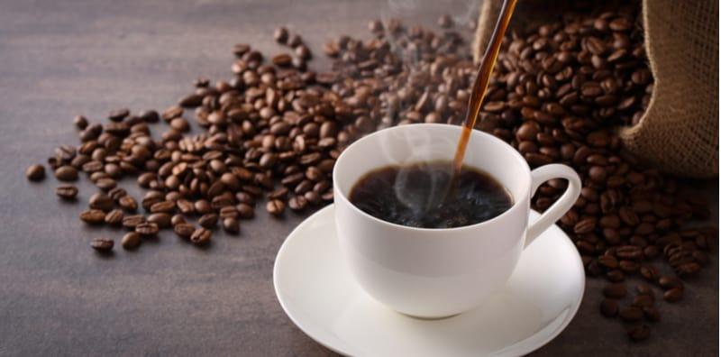 Warga Emas Yang Suka Minum Kopi, Minuman Ini Boleh Kurangkan Risiko Nyanyuk & Parkinson