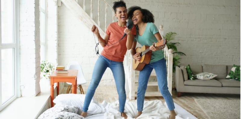 menyanyi-dan-menari-stres