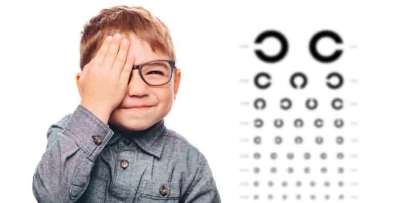 Si Kecil Mengadu Penglihatan Kabur? Jom Buat Ujian Mata Di Rumah Dengan Cara Ini