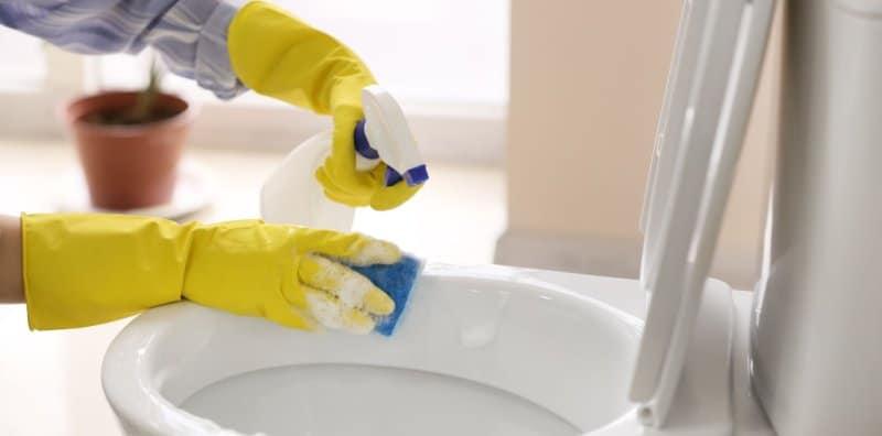 Tak Selera Nak Lepas Hajat Sebab Bilik Air Kuning & Kotor? Ini 5 Cara Untuk Bersihkannya!