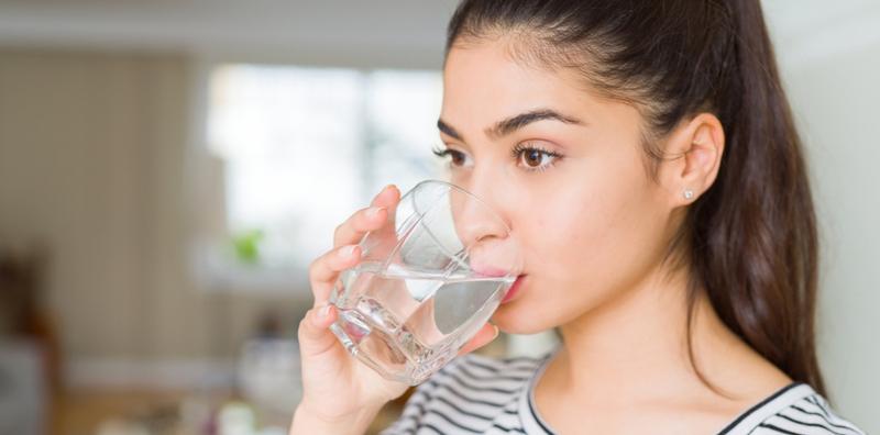 Bahaya Jika Kurang Minum Air Kosong, Tapi Kalau Terlebih Minum, Ini Yang Berlaku Pada Tubuh Anda
