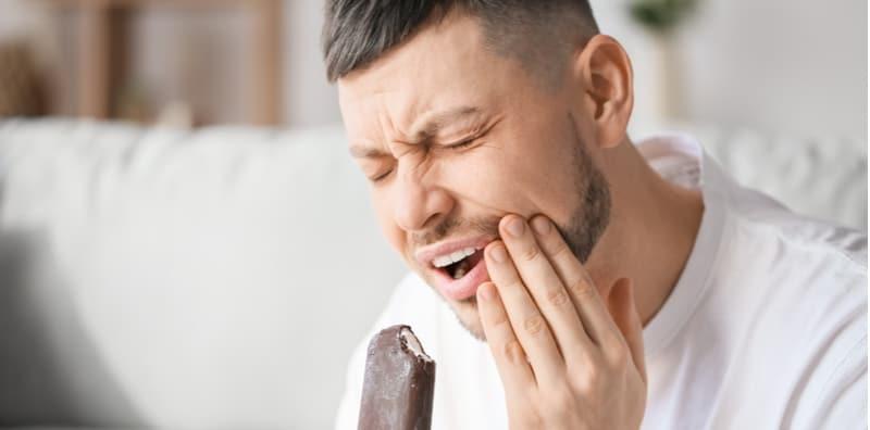 Rasa Ngilu Apabila Minum Air Sejuk? Ini 10 Punca Yang Mungkin Sebabkan Gigi Jadi Ngilu Tiba-tiba