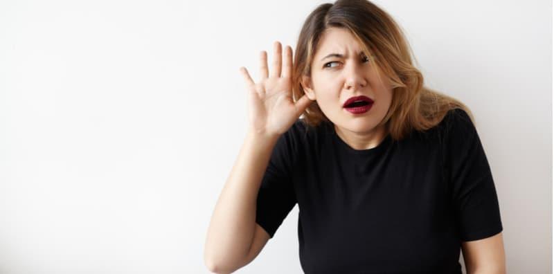 Sering Bercakap Terlalu Kuat Masa Berborak? Itu Salah Satu Tanda Masalah Pendengaran!