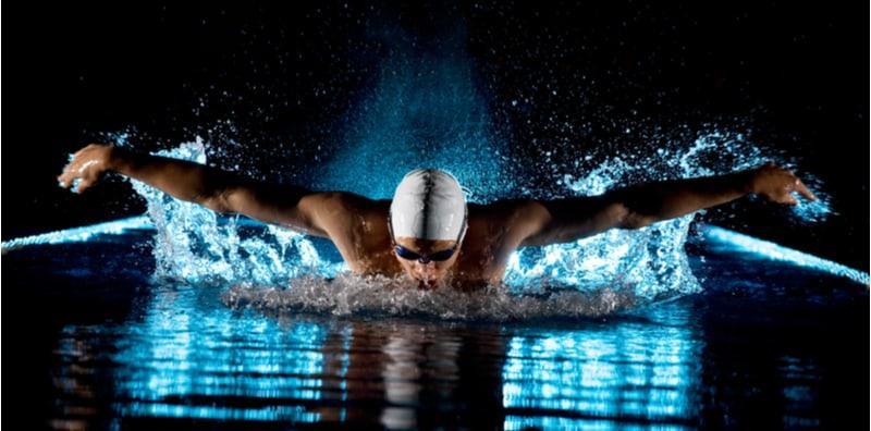 manfaat-berenang-malam