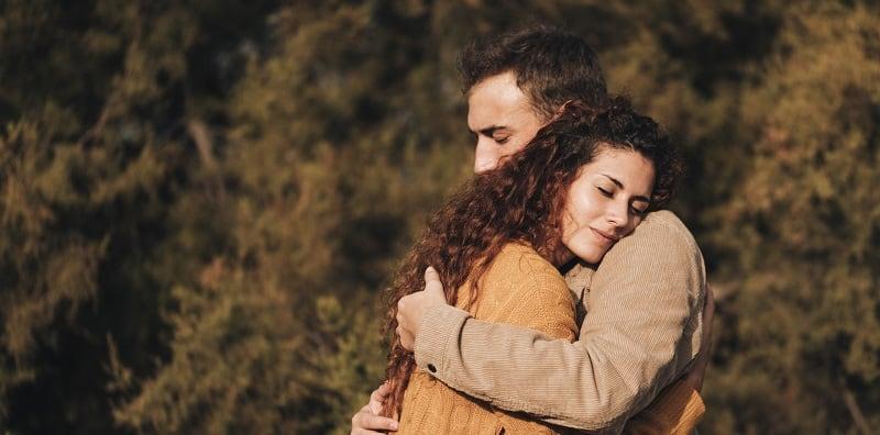 manfaat-pelukan-sentuhan