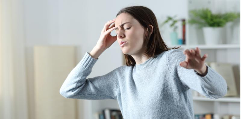 Kepala Rasa Berpusing Saat Seorang Diri Di Rumah? Cuba 4 Teknik Ini Rawat Vertigo