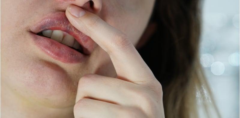 bibir-gelap-tidak-merokok