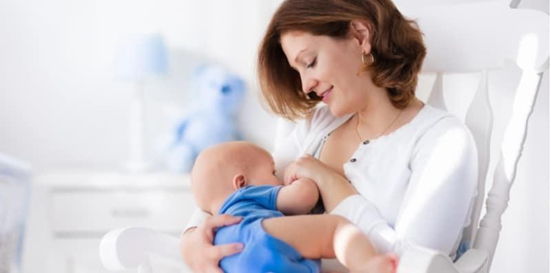 Wean Off, Adakah Baby Bersedia? Ini Yang Ibu Kena Tahu Tentang Usia Sesuai Bercerai Susu