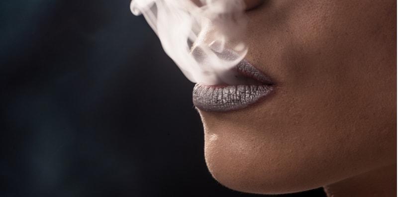 akibat-rokok-bibir-gusi-gelap