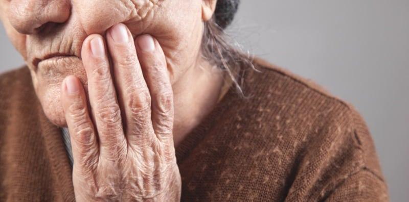 jenis-masalah-gigi-warga-emas