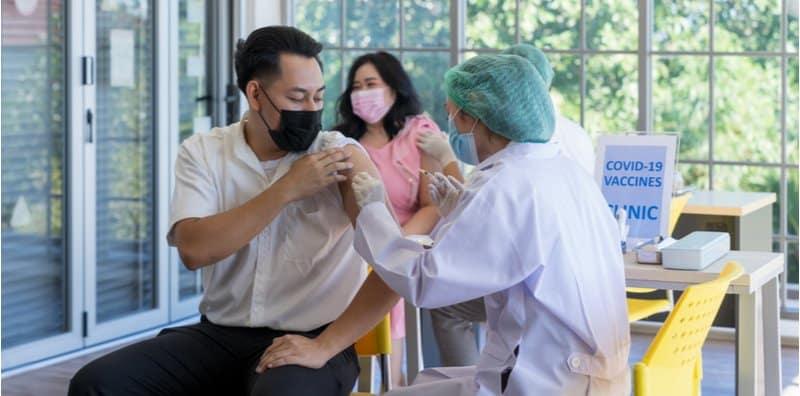 Pernah Dijangkiti COVID-19 Tak Bermaksud Badan Sudah Kebal, Anda Masih Perlu VAKSIN!