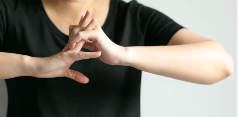 Betul Ke Letupkan Jari Tak Elok Untuk Kesihatan? Ini 5 Tip Nak Berhenti Lakukannya