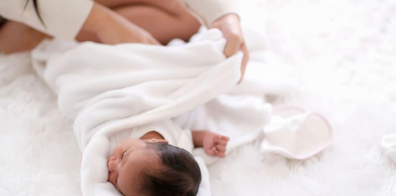 5 Langkah Mudah Untuk Bedung Bayi, Confirm Si Manja Tidur Nyenyak!