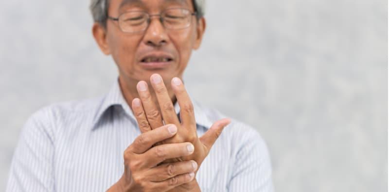 Jari Membengkok & Tak Boleh Lurus? Usah Risau, Ada Rawatan Untuk 'Trigger Finger'