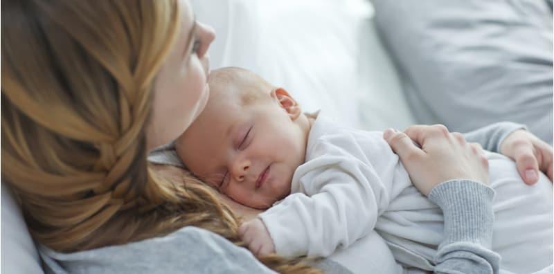 waktu-tidur-bayi-1-bulan