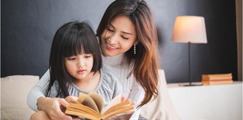 Suka Membaca Buku Bersama Si Kecil? Ada 7 Sebab Anda Harus Guna Suara Yang KUAT