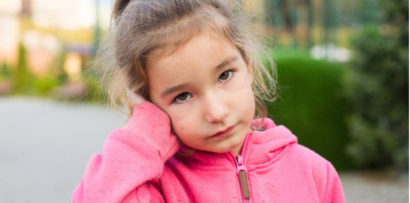 telinga-bernanah-gegendang-pecah