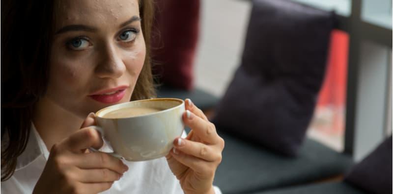 Anda Hantu Kopi? Jangan Minum Banyak Sangat, Itu Mungkin Punca Jerawat Tumbuh Melata!