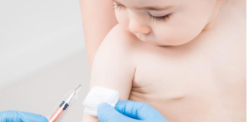 Tak Nak Vaksin Si Kecil? Parents, Tolong Fahami Kepentingannya Untuk Bayi